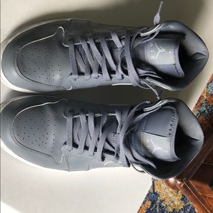 Jordan 1 mid very good size 13